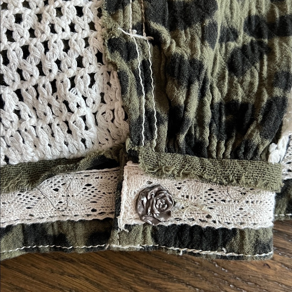 POL Patchwork Leopard Mesh Jacket - Picture 5 of 7